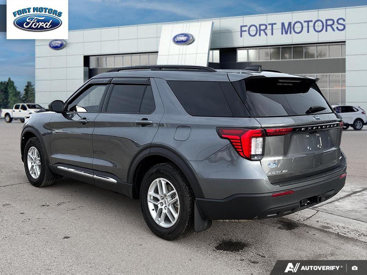2025 Ford Explorer Active Photo3
