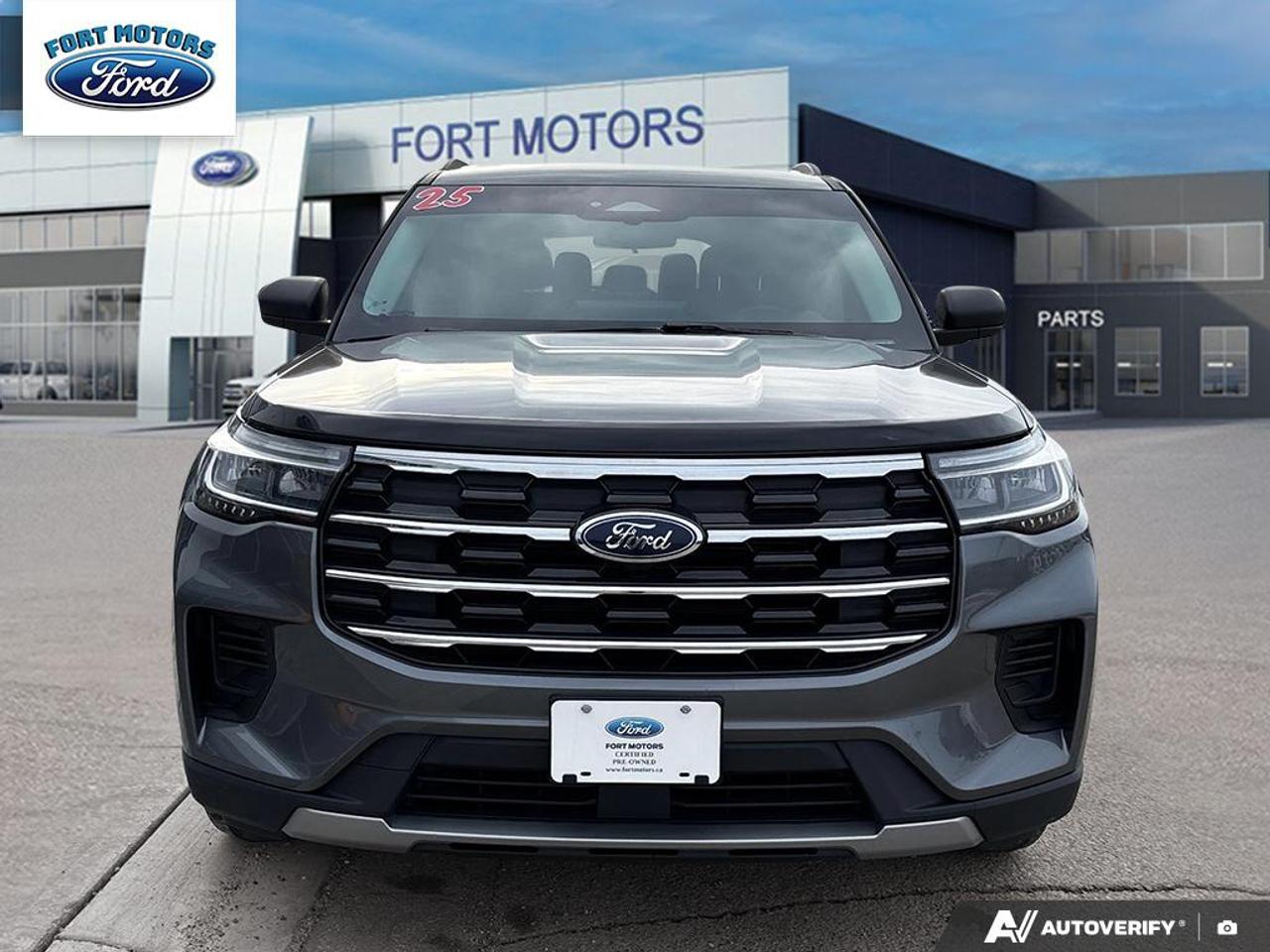 2025 Ford Explorer Active Photo1