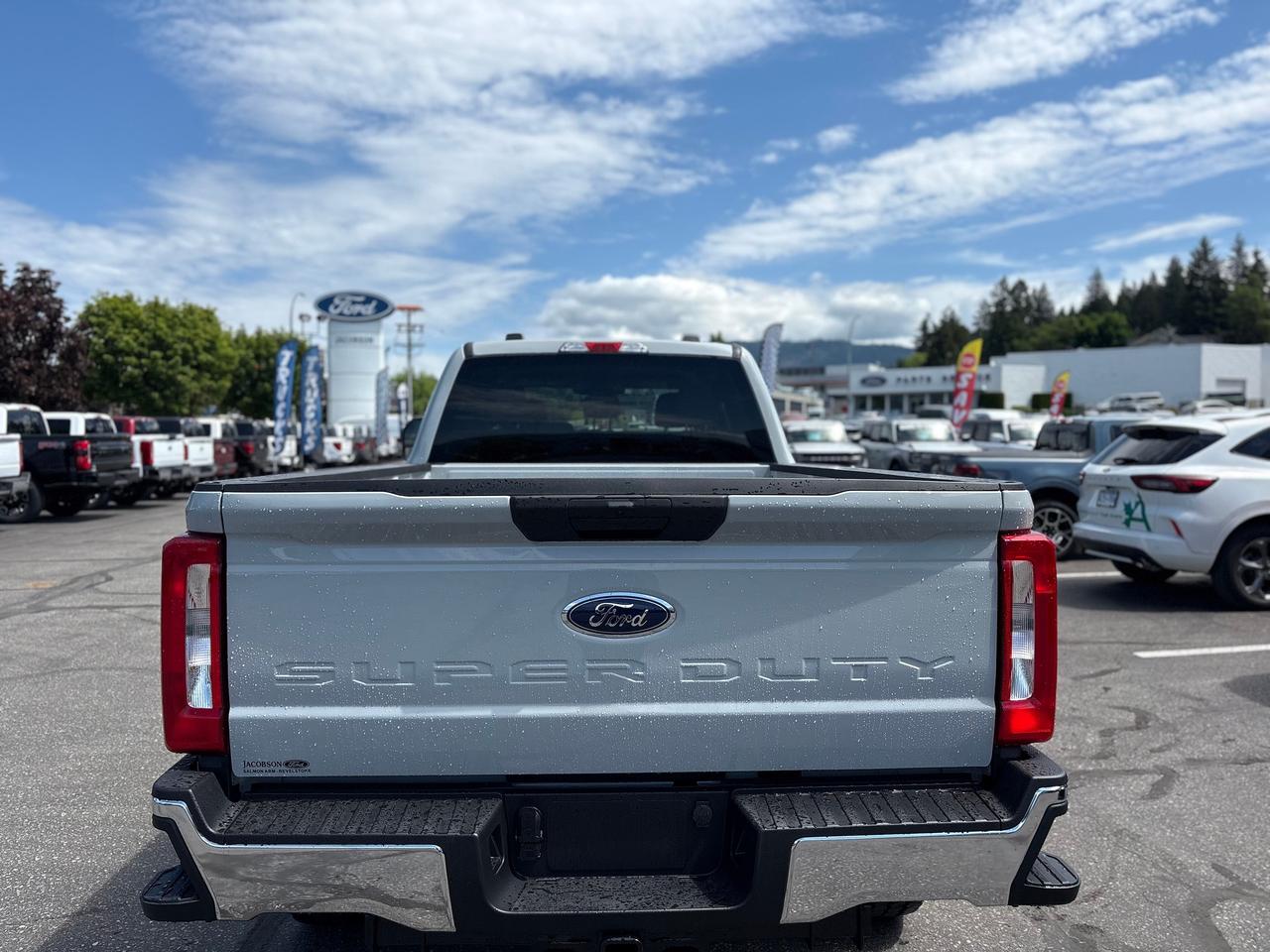 2026 Ford F-350 Super Duty SRW XLT Photo3