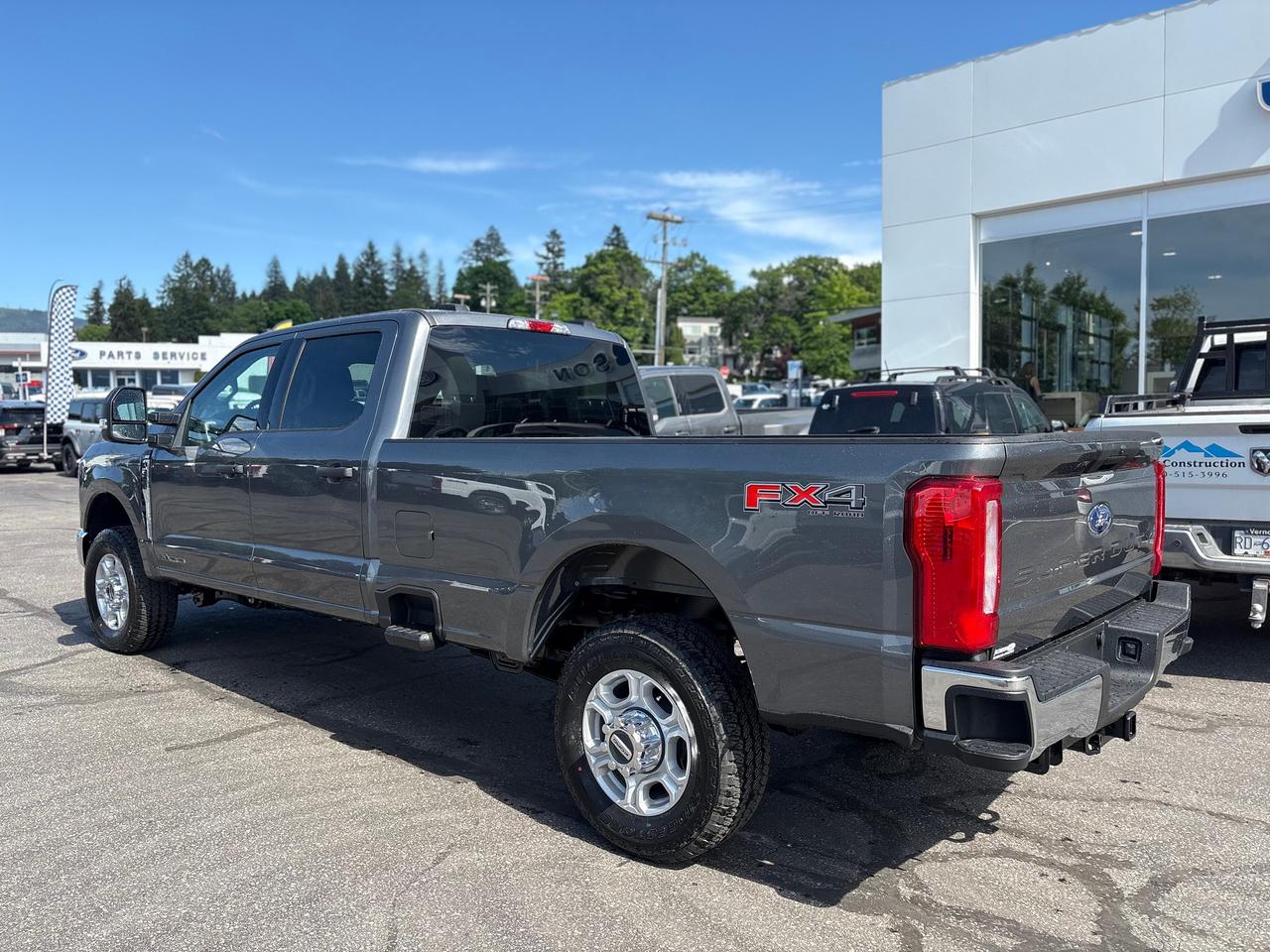 2026 Ford F-350 Super Duty SRW XLT Photo2