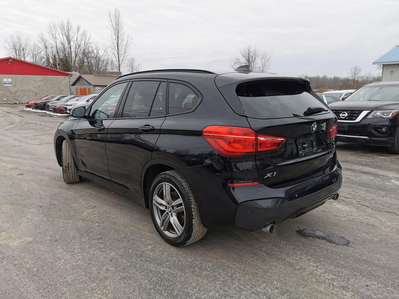 2018 BMW X1 28i xDrive Photo2