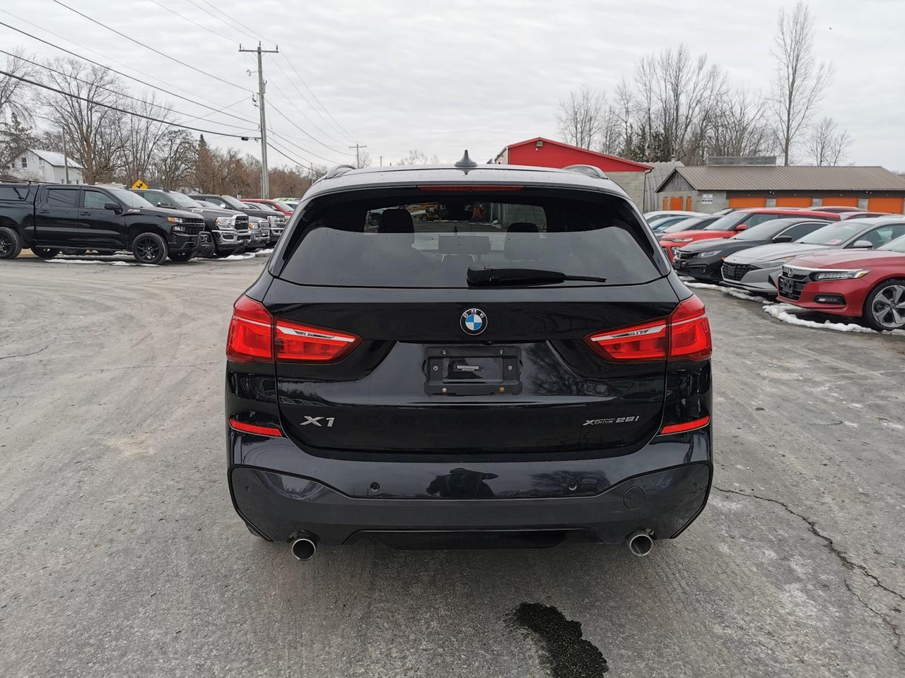 2018 BMW X1 28i xDrive Photo3