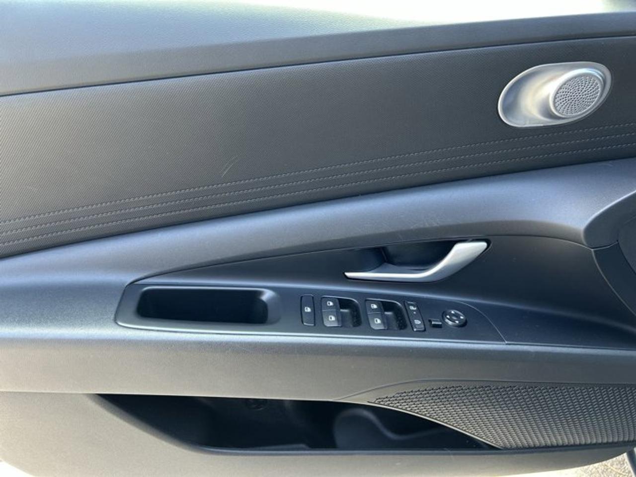 2025 Hyundai Elantra Essential | No accidents | Heated Steering Photo