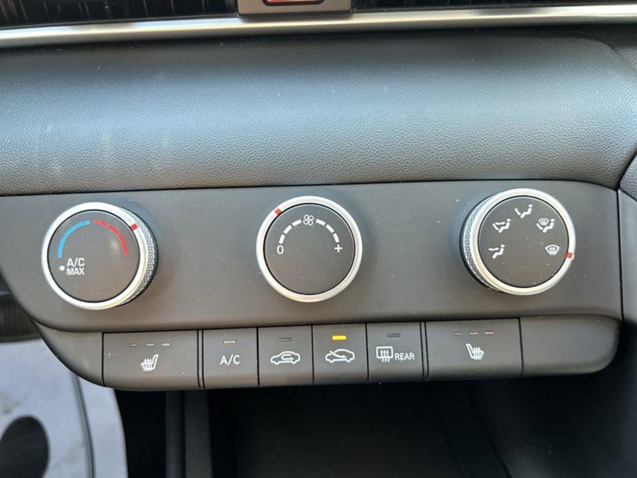 2025 Hyundai Elantra Essential | No accidents | Heated Steering Photo