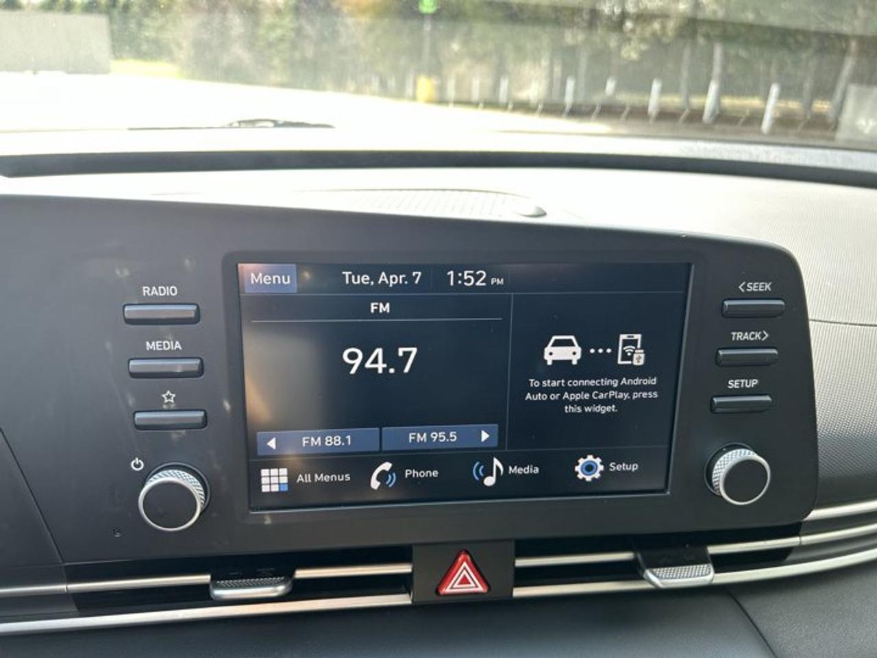 2025 Hyundai Elantra Essential | No accidents | Heated Steering Photo
