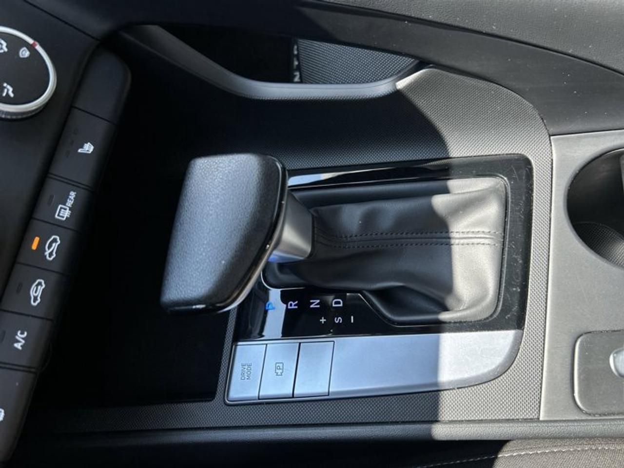 2025 Hyundai Elantra Essential | No accidents | Heated Steering Photo