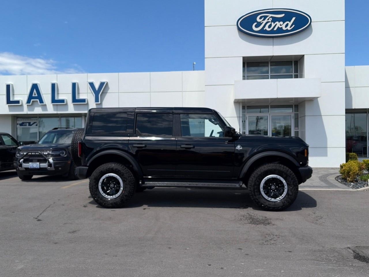 2026 Ford Bronco OUTER BANKS 4 DOOR 4X4 Photo