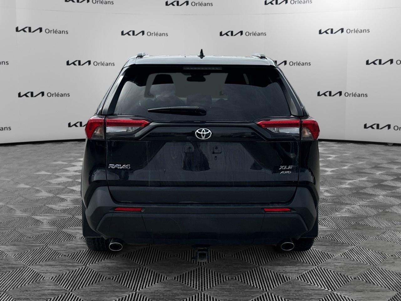 2021 Toyota RAV4 XLE AWD Photo4