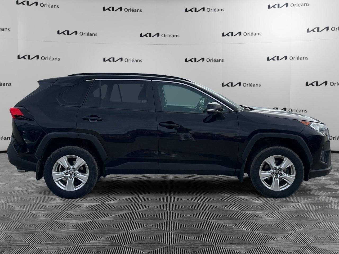 2021 Toyota RAV4 XLE AWD Photo