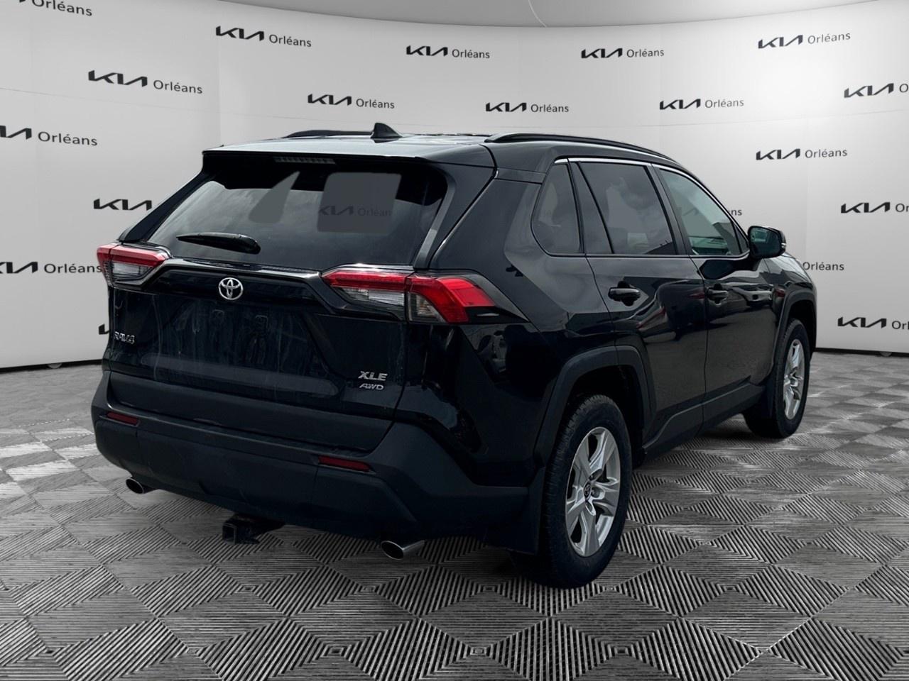 2021 Toyota RAV4 XLE AWD Photo