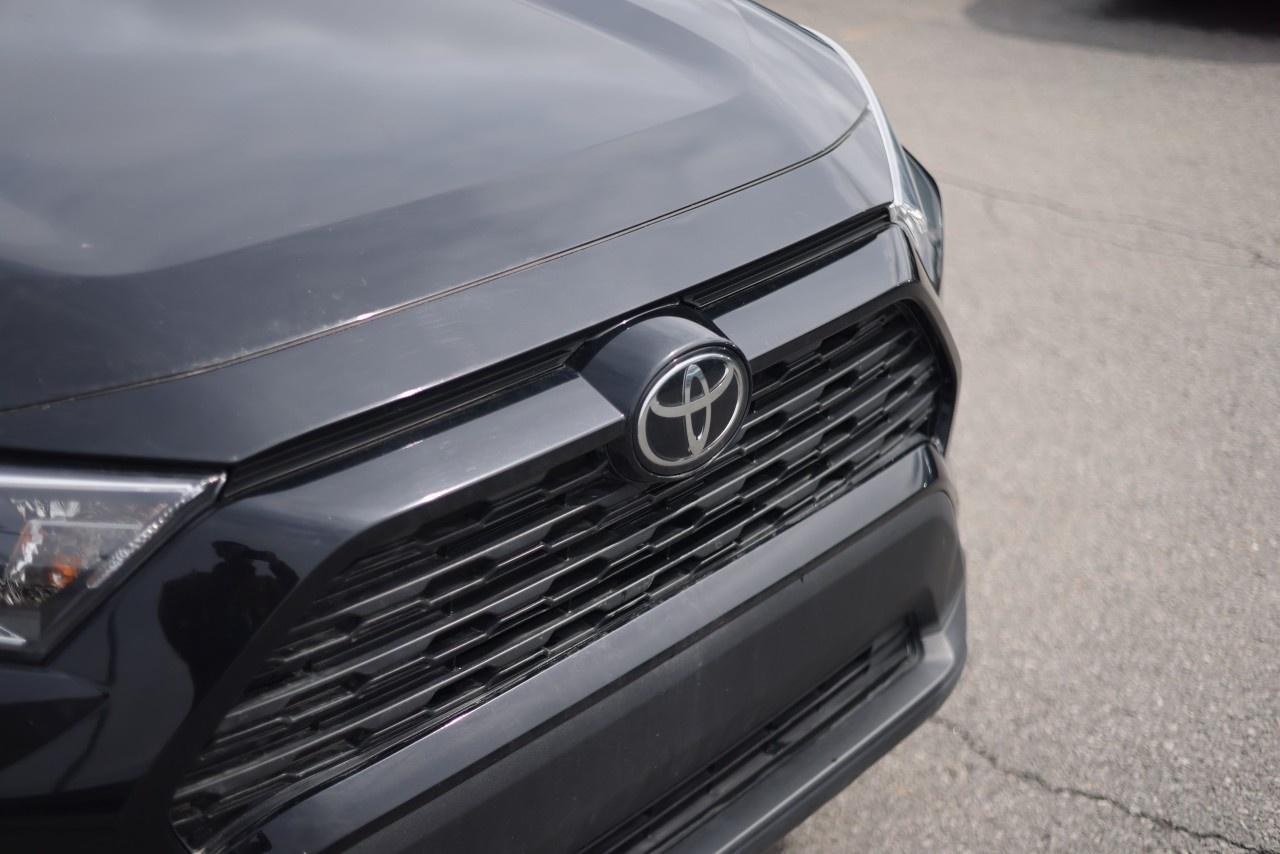 2021 Toyota RAV4 XLE AWD Photo
