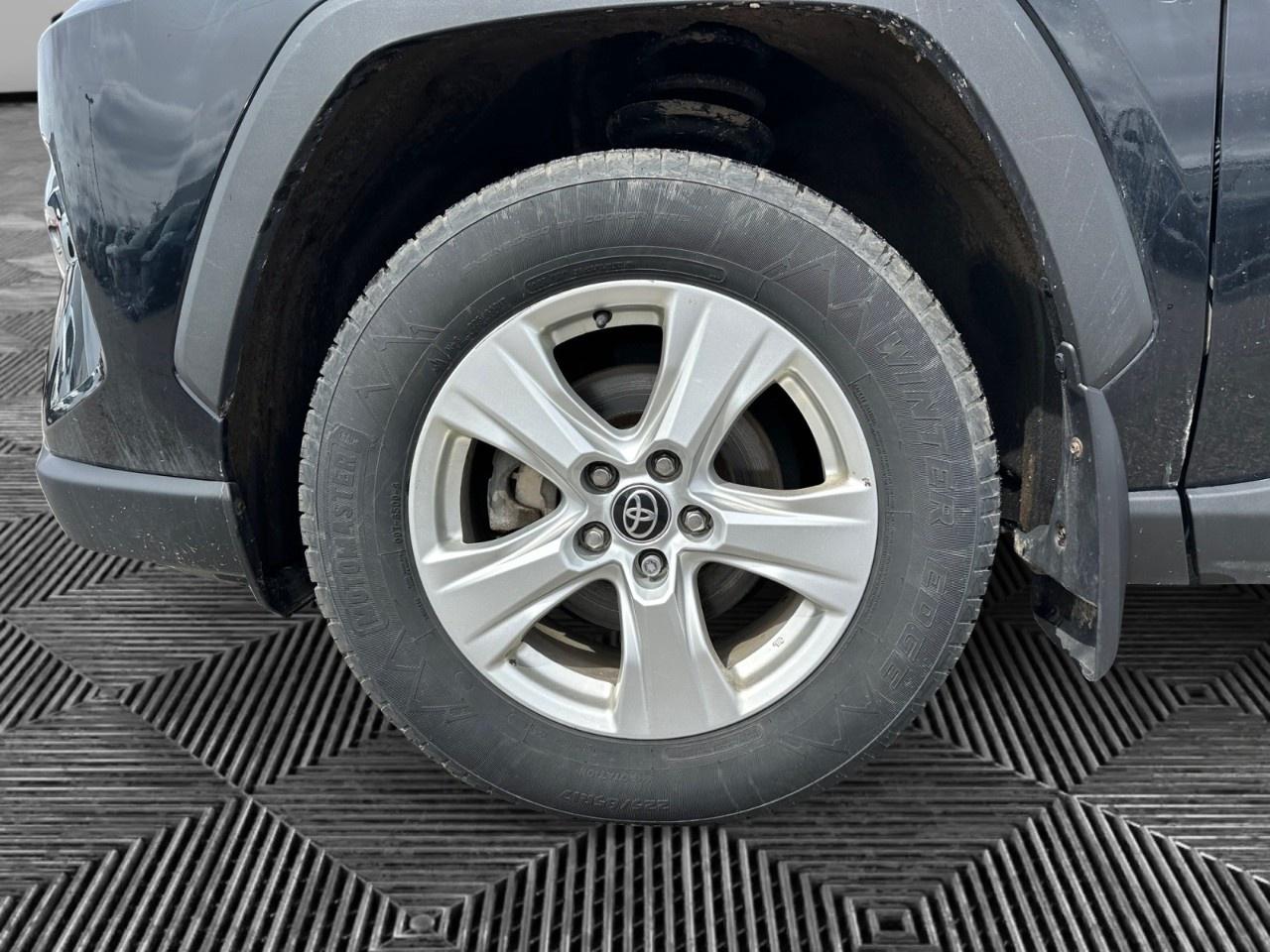 2021 Toyota RAV4 XLE AWD Photo
