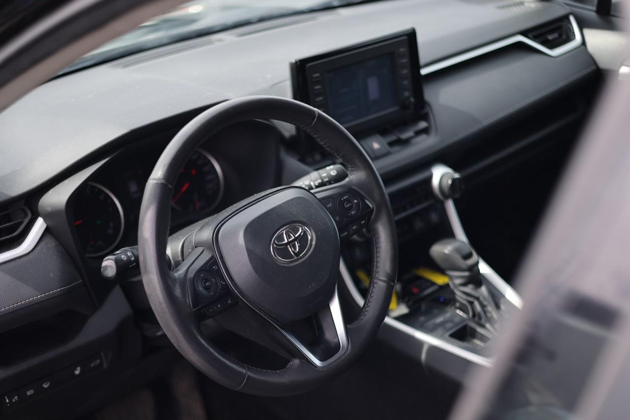 2021 Toyota RAV4 XLE AWD Photo