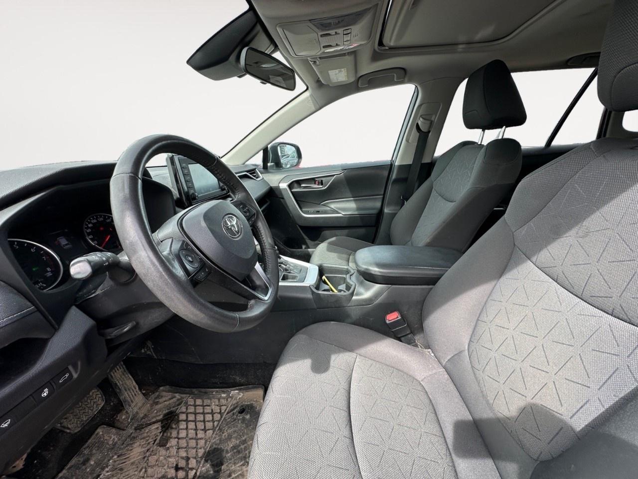 2021 Toyota RAV4 XLE AWD Photo
