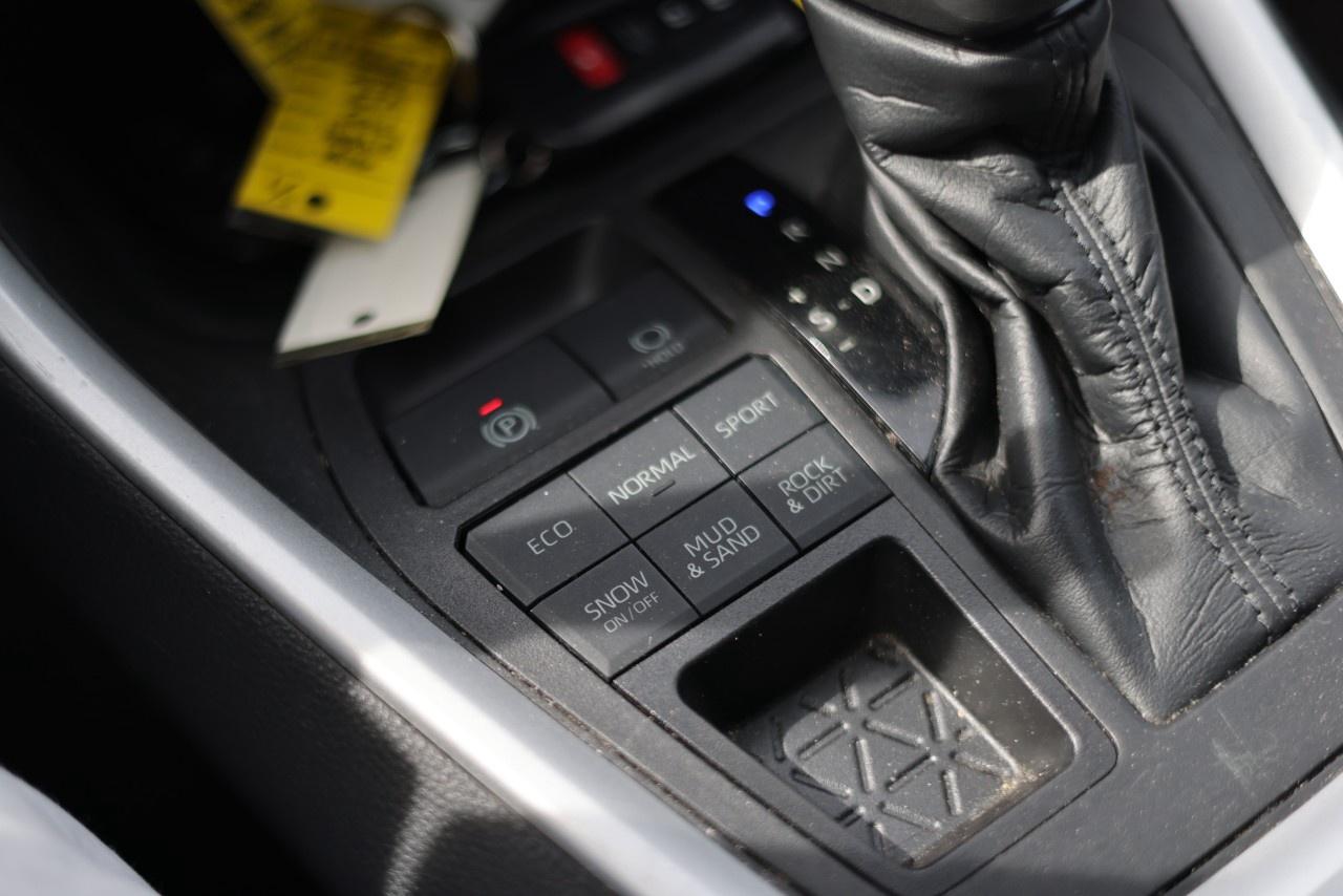 2021 Toyota RAV4 XLE AWD Photo