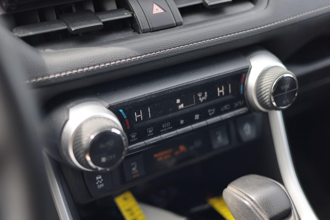 2021 Toyota RAV4 XLE AWD Photo