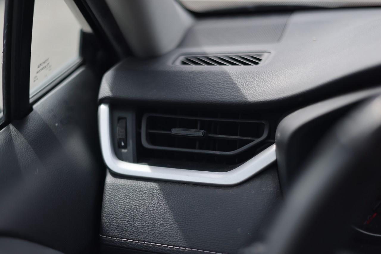 2021 Toyota RAV4 XLE AWD Photo