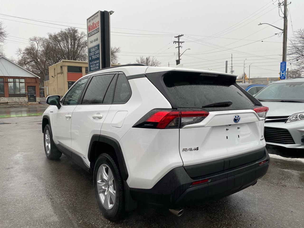 2021 Toyota RAV4 Hybrid LE AWD | Heated Seats | Apple CarPlay Photo