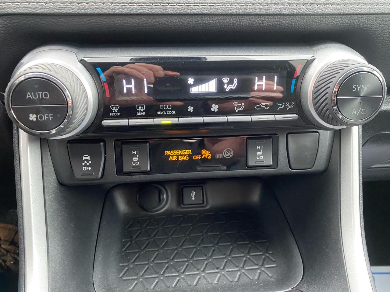 2021 Toyota RAV4 Hybrid LE AWD | Heated Seats | Apple CarPlay Photo