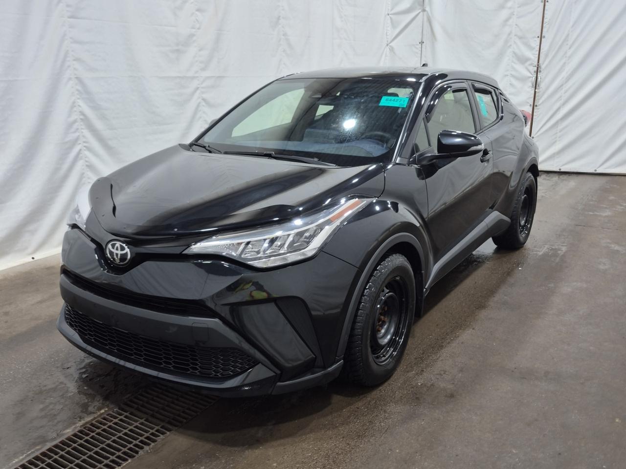 2021 Toyota C-HR XLE | NO ACCIDENTS | ONE OWNER Photo