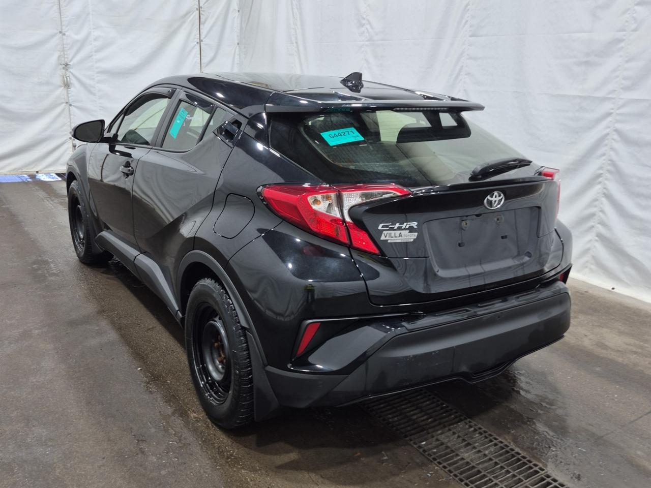 2021 Toyota C-HR XLE | NO ACCIDENTS | ONE OWNER Photo