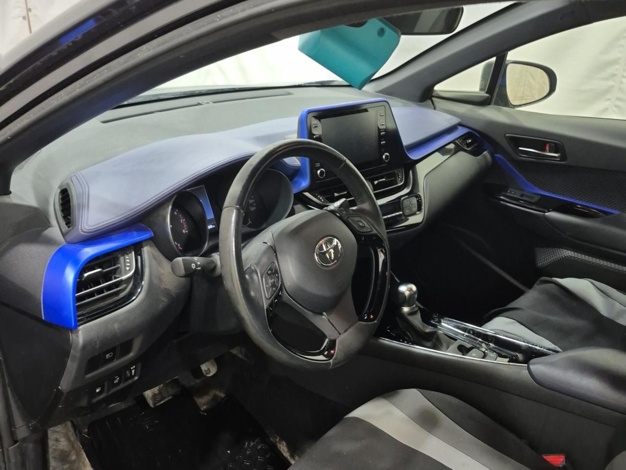 2021 Toyota C-HR XLE | NO ACCIDENTS | ONE OWNER Photo