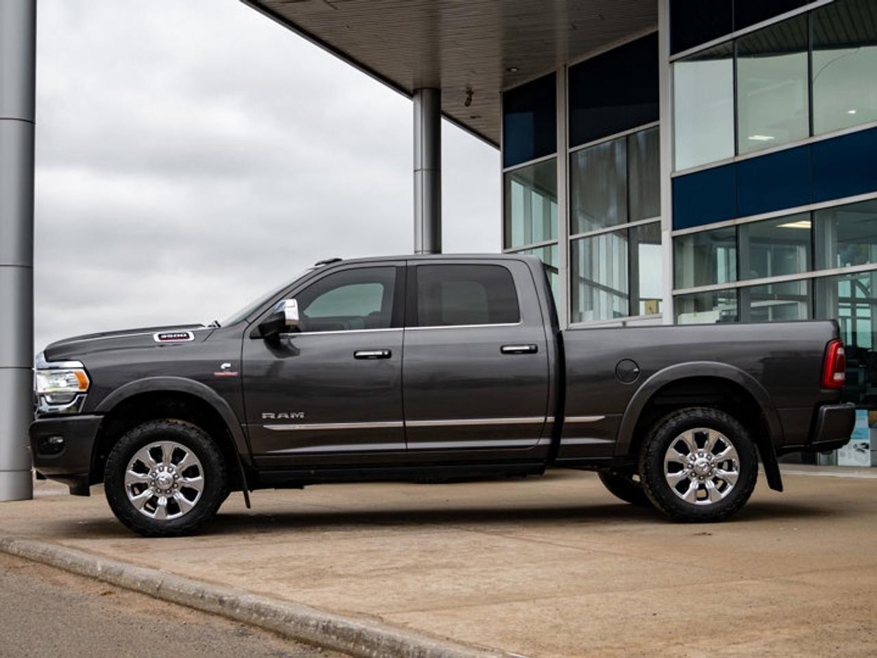 2022 RAM 3500 Limited Photo4