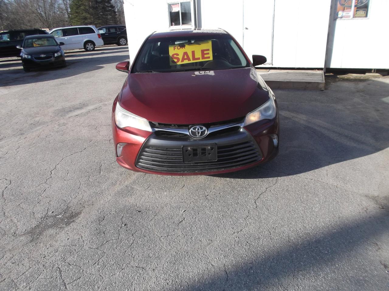 2015 Toyota Camry LE Photo1