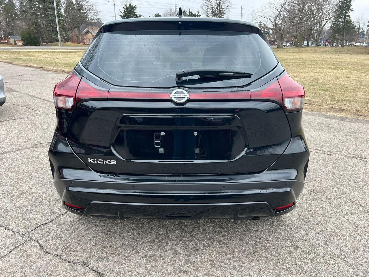 2021 Nissan Kicks S Photo4