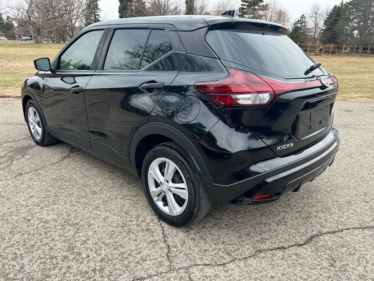 2021 Nissan Kicks S Photo3