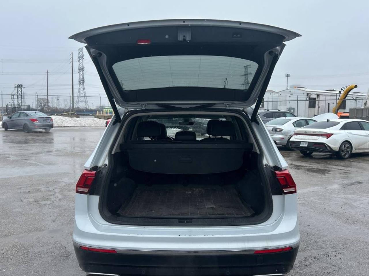 2018 Volkswagen Tiguan Highline | 4Motion | Leather | Pano Roof | Nav Cam Photo8