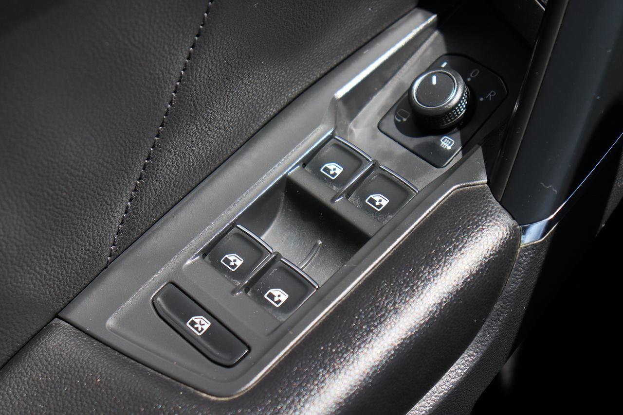 2018 Volkswagen Tiguan Highline | 4Motion | Leather | Pano Roof | Nav Cam Photo20