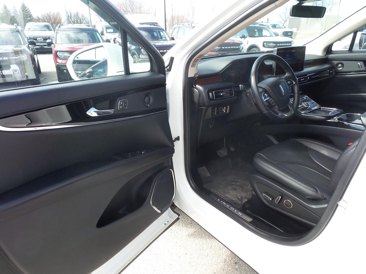 2022 Lincoln Nautilus LOCAL TRADE, 2.7L ENGINE, LEATHER, SUNROOF, NAV! Photo