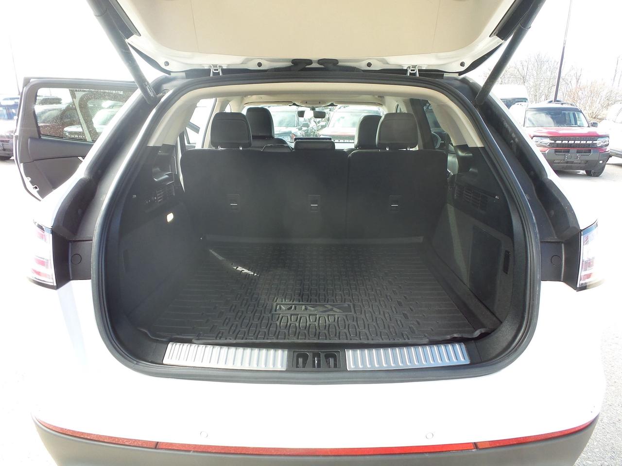 2022 Lincoln Nautilus LOCAL TRADE, 2.7L ENGINE, LEATHER, SUNROOF, NAV! Photo