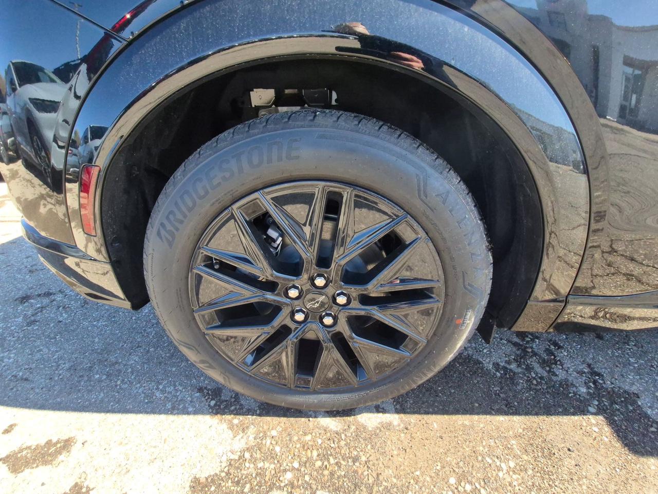 2026 Ford Mustang Mach-E PREMIUM, PANO ROOF, SPORT APPEARANCE PKG Photo4