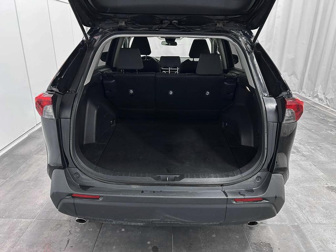 2021 Toyota RAV4 LE | AWD | CarPlay | Reverse Cam | Tinted Glass ++ Photo3
