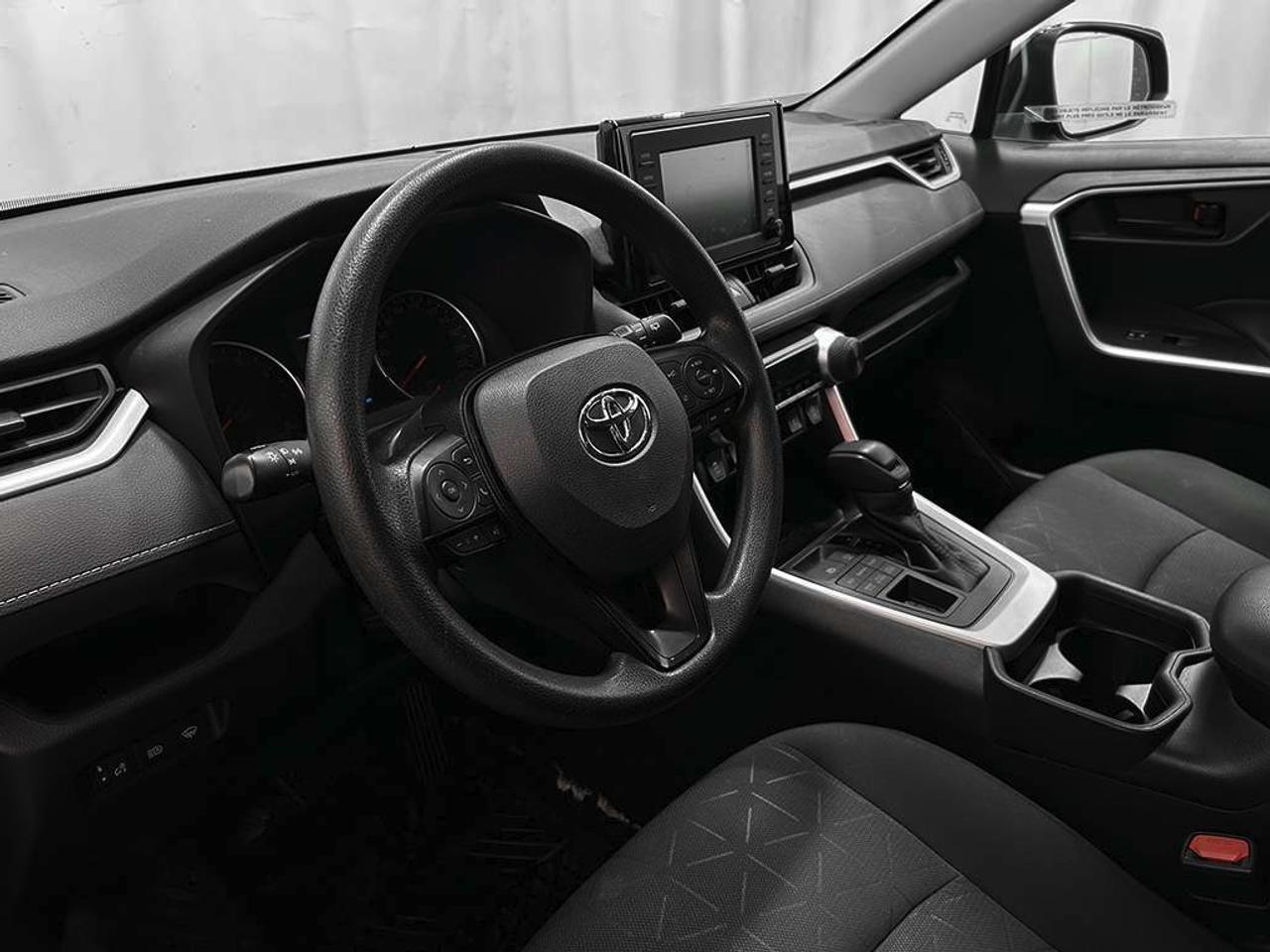 2021 Toyota RAV4 LE | AWD | CarPlay | Reverse Cam | Tinted Glass ++ Photo4