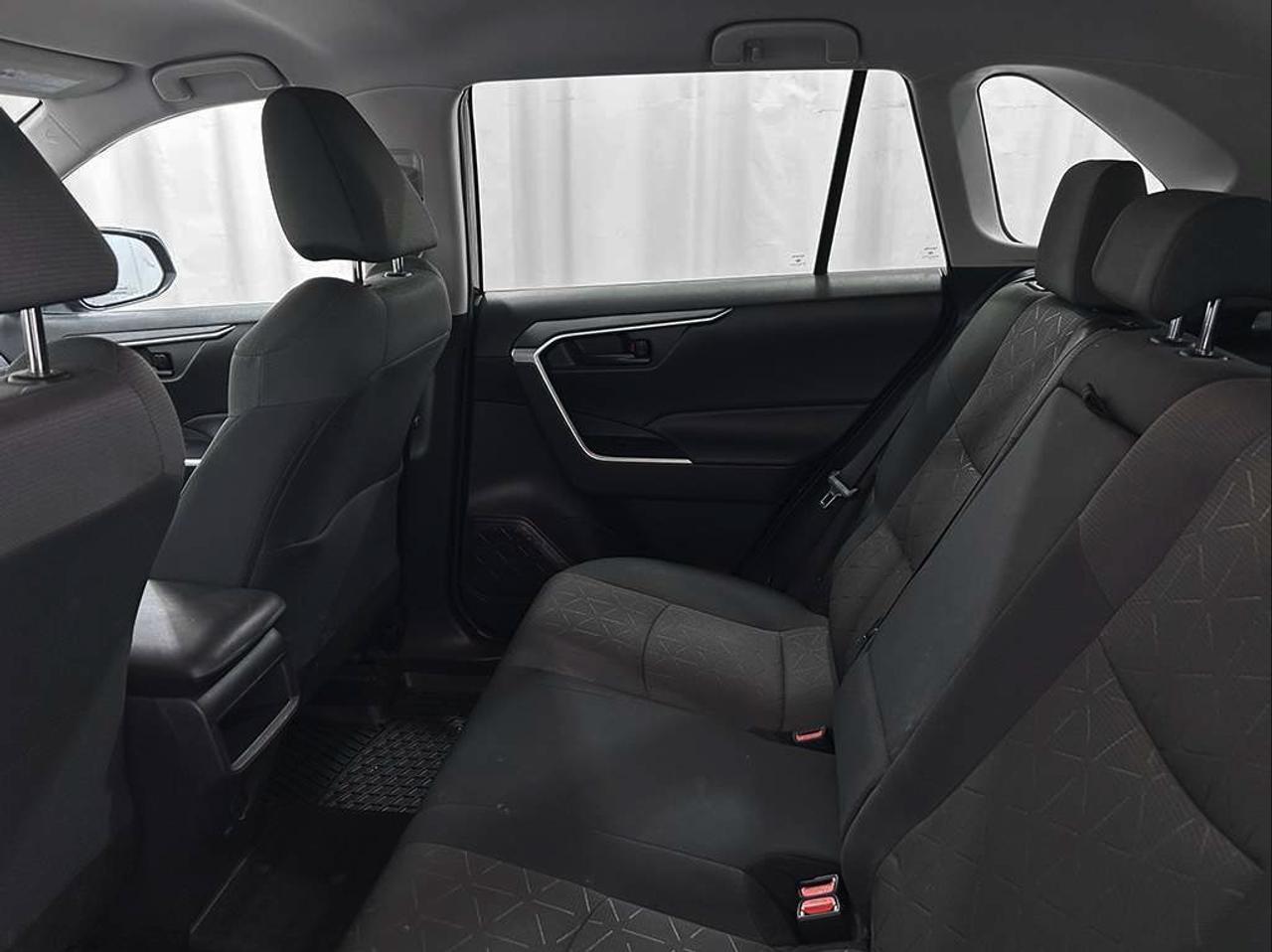 2021 Toyota RAV4 LE | AWD | CarPlay | Reverse Cam | Tinted Glass ++ Photo19