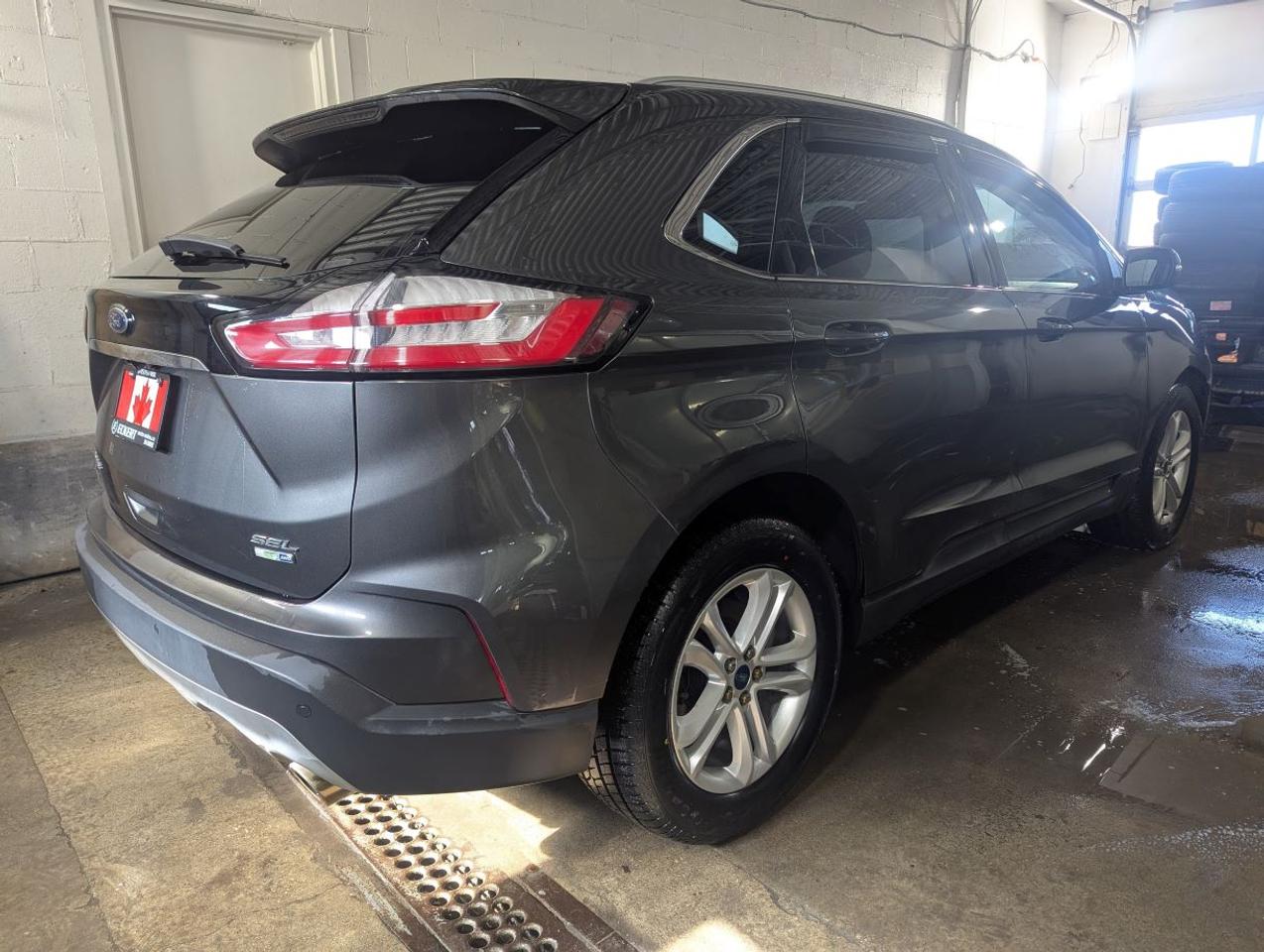 2019 Ford Edge SEL WITH POWER LIFTGATE!! Photo4