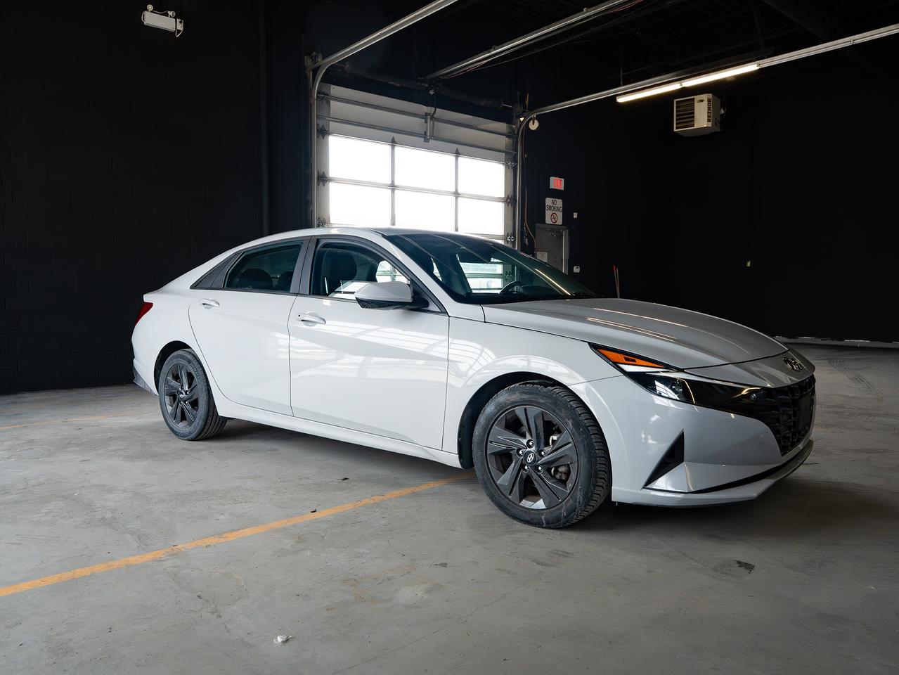 2023 Hyundai Elantra Preferred| CLEAN CAR| CLEAN TITLE| Photo