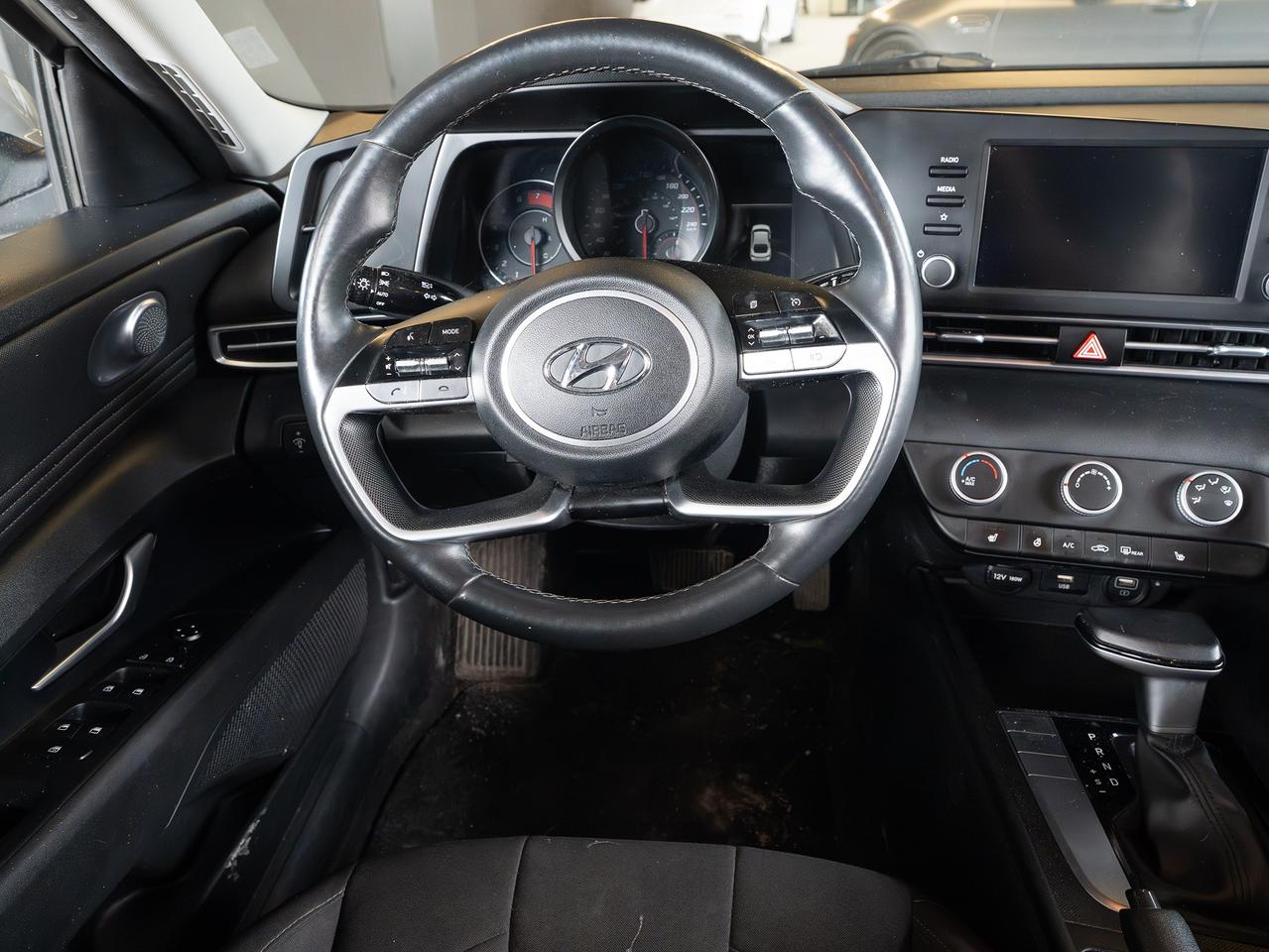 2023 Hyundai Elantra Preferred| CLEAN CAR| CLEAN TITLE| Photo