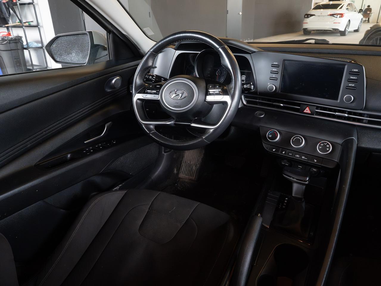 2023 Hyundai Elantra Preferred| CLEAN CAR| CLEAN TITLE| Photo