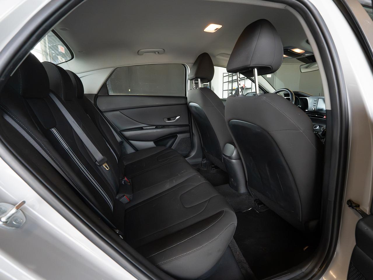 2023 Hyundai Elantra Preferred| CLEAN CAR| CLEAN TITLE| Photo