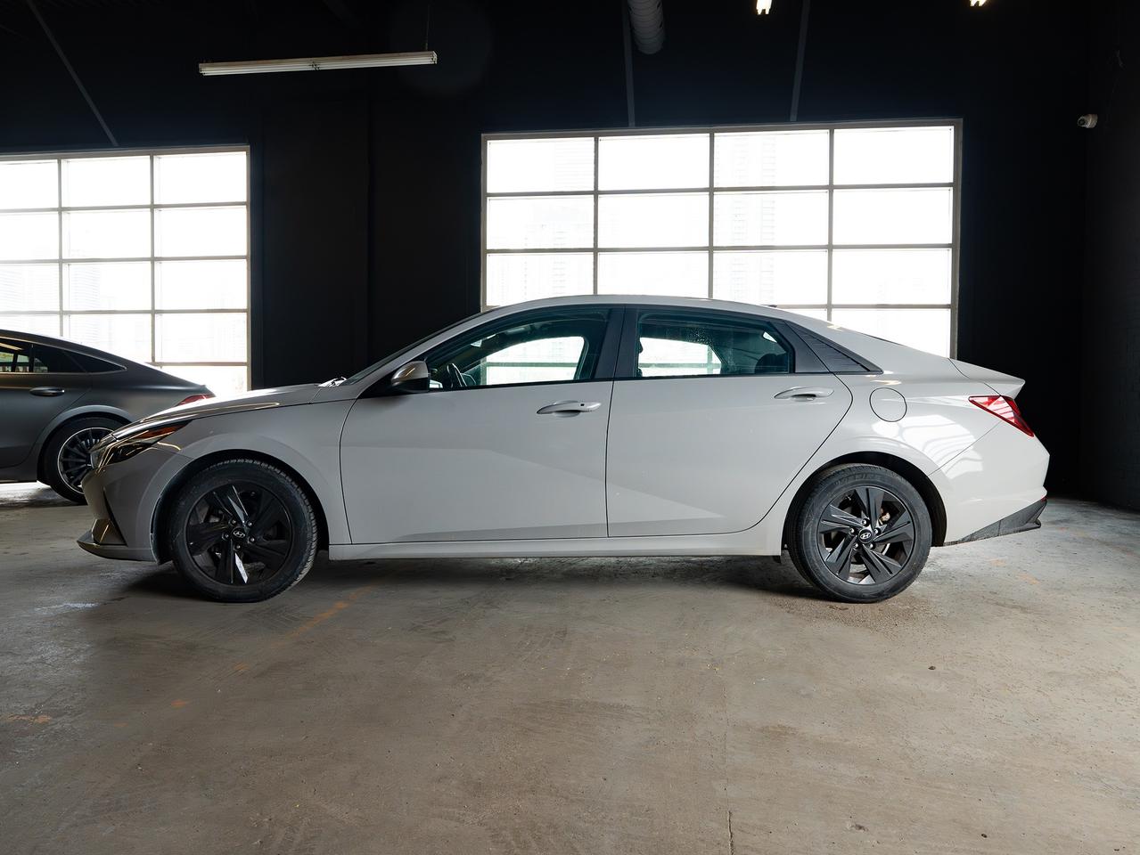 2023 Hyundai Elantra Preferred| CLEAN CAR| CLEAN TITLE| Photo