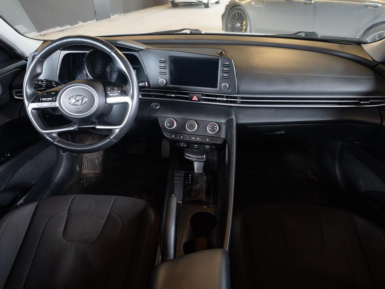 2023 Hyundai Elantra Preferred| CLEAN CAR| CLEAN TITLE| Photo