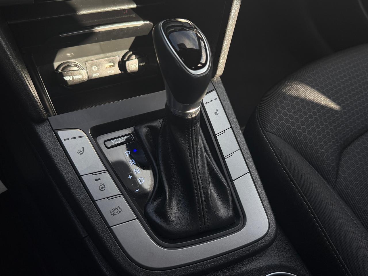 2018 Hyundai Elantra FINANCING AVAILABLE Photo12