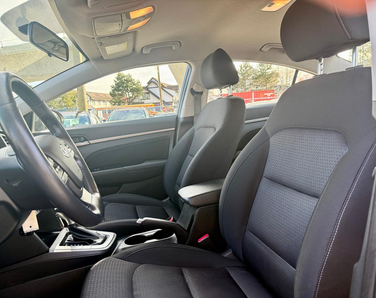 2018 Hyundai Elantra FINANCING AVAILABLE Photo9