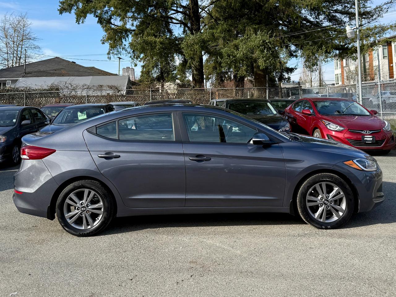 2018 Hyundai Elantra FINANCING AVAILABLE Photo4