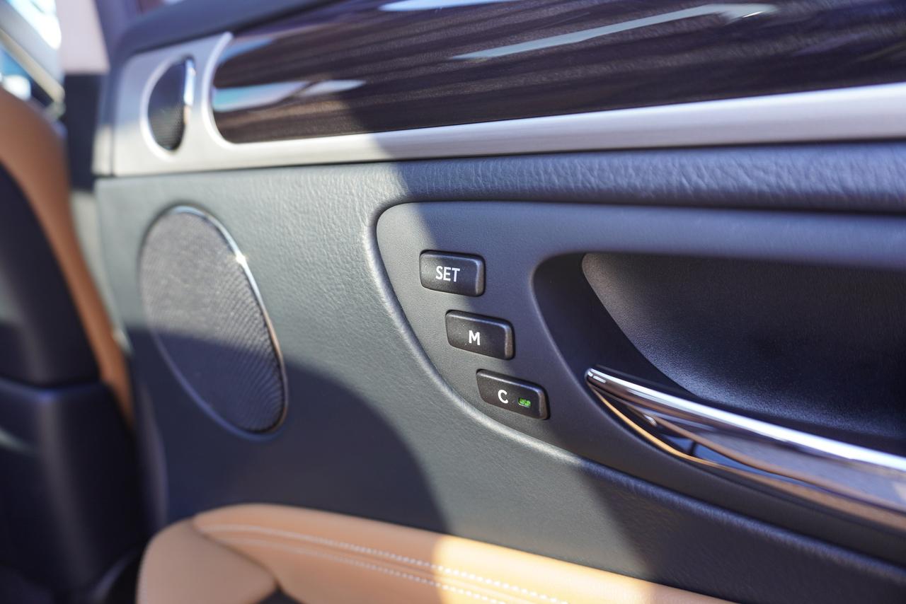 2016 Lexus LS 600H FRESH TRADE/ NO ACCIDENTS/ LWB/ HYBRID/ EXECUTIVE Photo