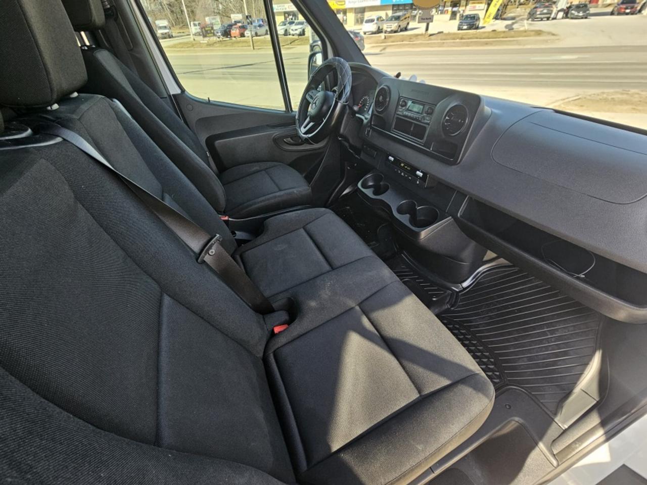 2019 Mercedes-Benz Sprinter * 4X4 * NO ACCIDENTS " Photo4